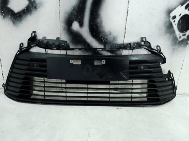 bontott TOYOTA COROLLA Első Lökhárító Alsó Középső Díszrács