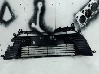 bontott TOYOTA COROLLA Első Lökhárító Alsó Középső Díszrács