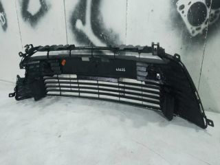 bontott TOYOTA COROLLA Első Lökhárító Alsó Középső Díszrács