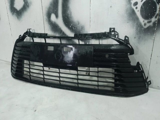 bontott TOYOTA COROLLA Első Lökhárító Alsó Középső Díszrács