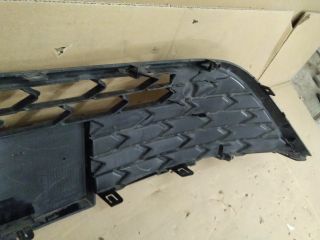 bontott TOYOTA COROLLA Első Lökhárító Alsó Középső Díszrács