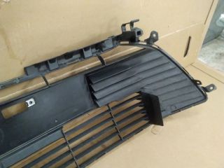 bontott TOYOTA COROLLA Első Lökhárító Alsó Középső Díszrács