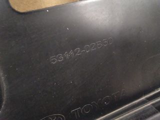 bontott TOYOTA COROLLA Első Lökhárító Alsó Középső Díszrács