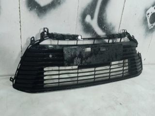 bontott TOYOTA COROLLA Első Lökhárító Alsó Középső Díszrács