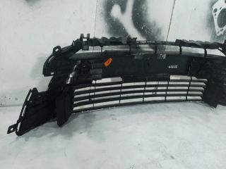 bontott TOYOTA COROLLA Első Lökhárító Alsó Középső Díszrács