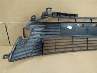 bontott TOYOTA COROLLA Első Lökhárító Alsó Középső Díszrács