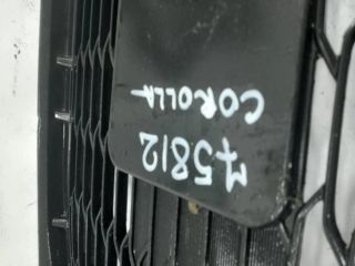 bontott TOYOTA COROLLA Első Lökhárító Alsó Középső Díszrács