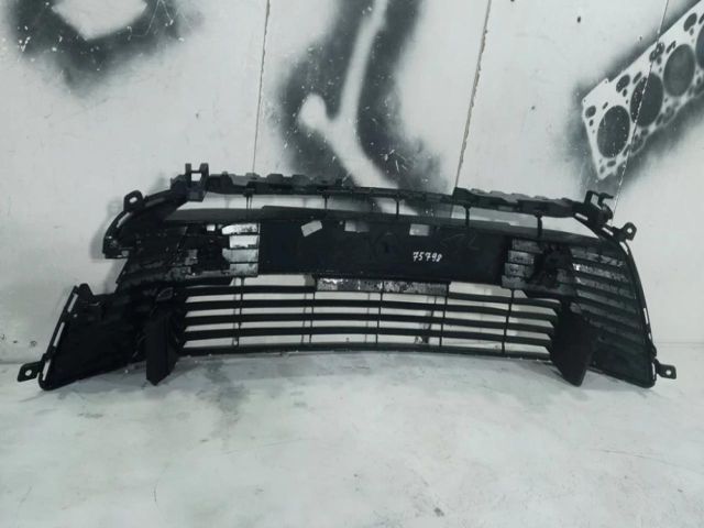 bontott TOYOTA COROLLA Első Lökhárító Alsó Középső Díszrács