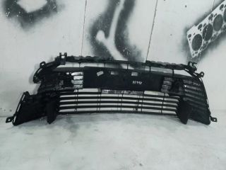 bontott TOYOTA COROLLA Első Lökhárító Alsó Középső Díszrács