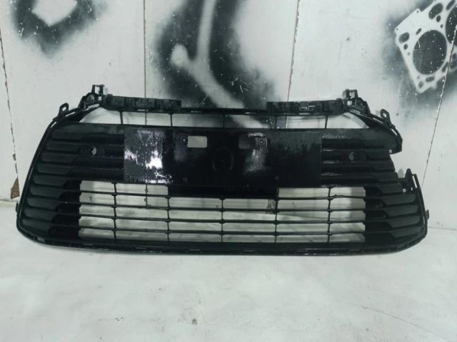 bontott TOYOTA COROLLA Első Lökhárító Alsó Középső Díszrács