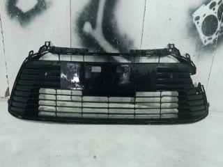 bontott TOYOTA COROLLA Első Lökhárító Alsó Középső Díszrács