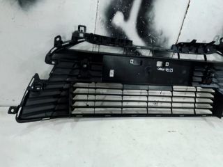 bontott TOYOTA COROLLA Első Lökhárító Alsó Középső Díszrács