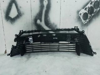 bontott TOYOTA COROLLA Első Lökhárító Alsó Középső Díszrács