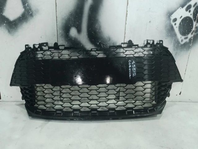 bontott TOYOTA COROLLA Első Lökhárító Alsó Középső Díszrács