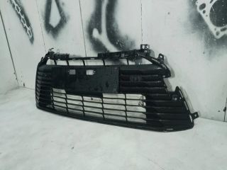 bontott TOYOTA COROLLA Első Lökhárító Alsó Középső Díszrács