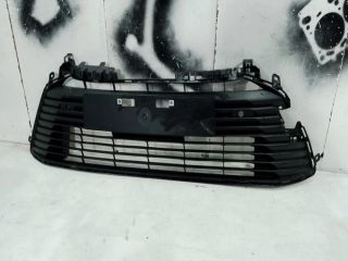 bontott TOYOTA COROLLA Első Lökhárító Alsó Középső Díszrács