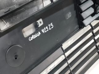 bontott TOYOTA COROLLA Első Lökhárító Alsó Középső Díszrács