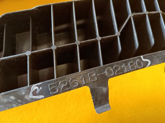 bontott TOYOTA COROLLA Első Lökhárító Alsó (Műanyag)