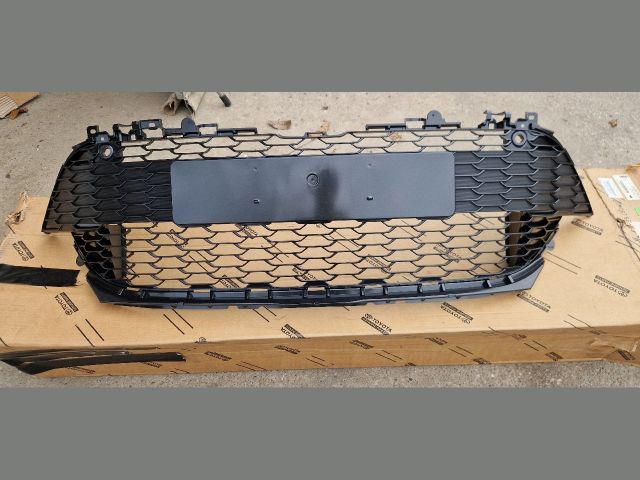 bontott TOYOTA COROLLA Első Lökhárító Alsó (Műanyag)