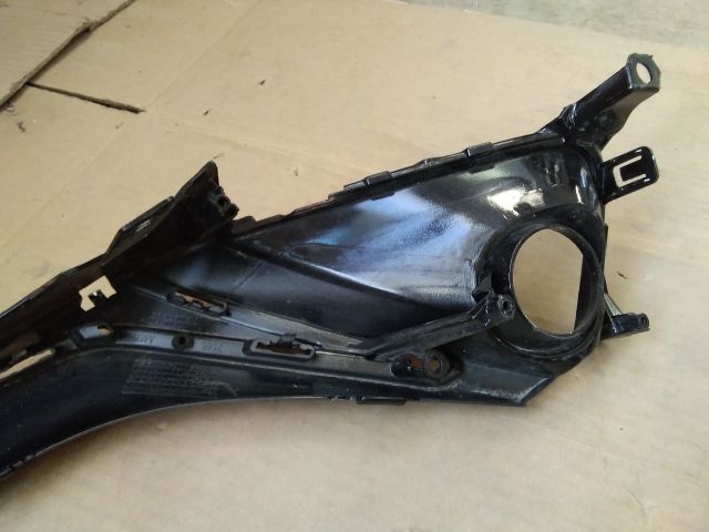 bontott TOYOTA COROLLA Első Lökhárító Díszléc