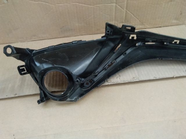 bontott TOYOTA COROLLA Első Lökhárító Díszléc