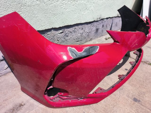 bontott TOYOTA COROLLA Első Lökhárító (Részeivel)