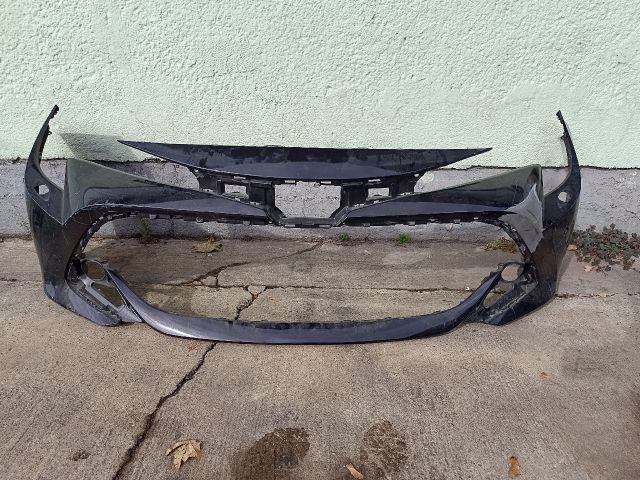 bontott TOYOTA COROLLA Első Lökhárító (Részeivel)