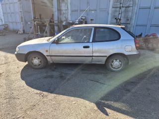 bontott TOYOTA COROLLA Első Lökhárító (Részeivel)