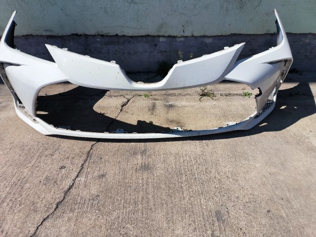 bontott TOYOTA COROLLA Első Lökhárító (Részeivel)