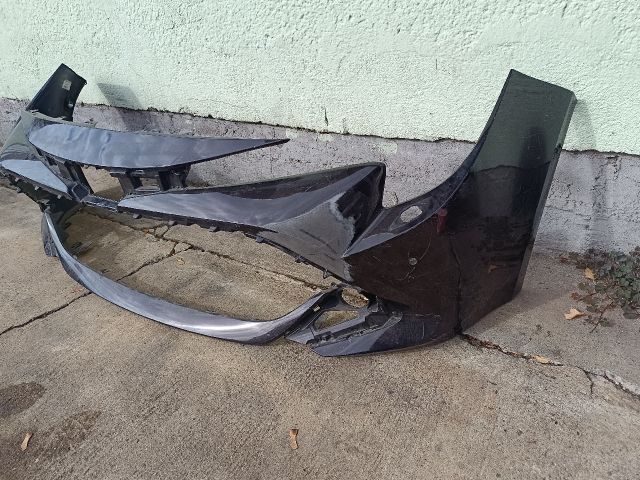 bontott TOYOTA COROLLA Első Lökhárító (Részeivel)