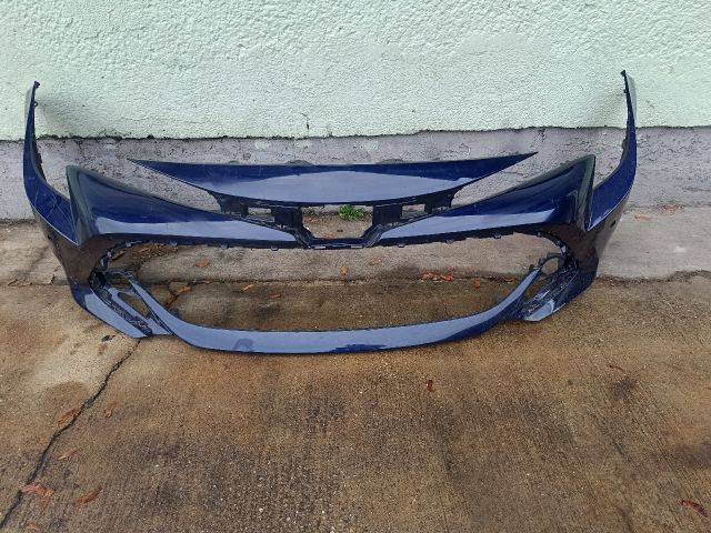 bontott TOYOTA COROLLA Első Lökhárító (Részeivel)