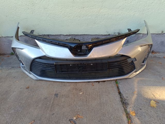 bontott TOYOTA COROLLA Első Lökhárító (Részeivel)