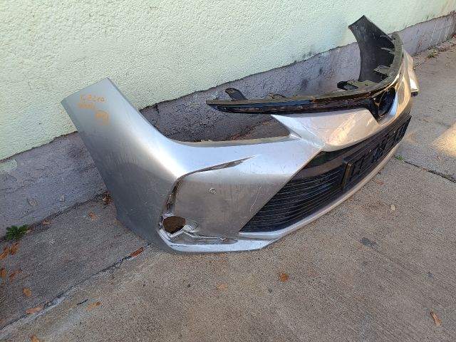 bontott TOYOTA COROLLA Első Lökhárító (Részeivel)