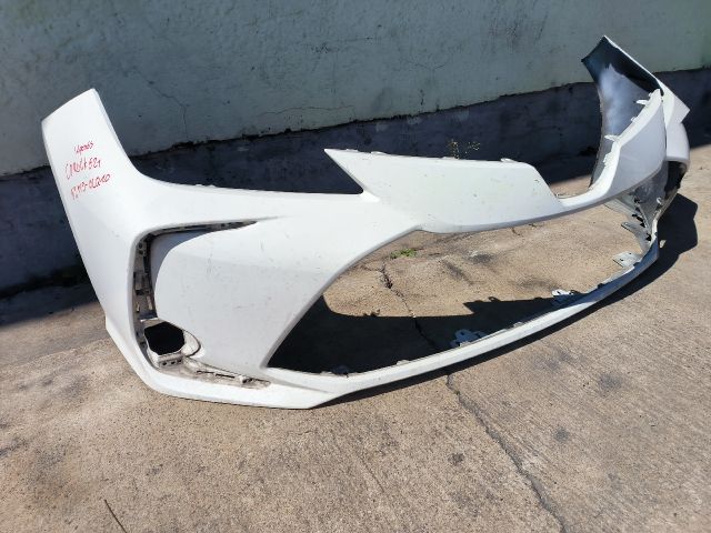 bontott TOYOTA COROLLA Első Lökhárító (Részeivel)