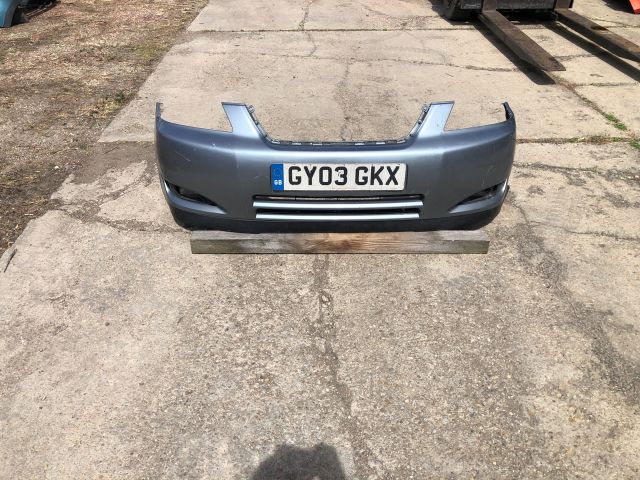 bontott TOYOTA COROLLA Első Lökhárító (Részeivel)