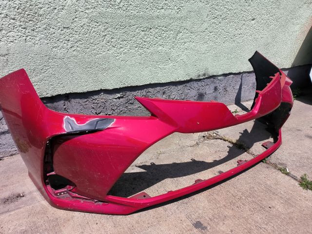 bontott TOYOTA COROLLA Első Lökhárító (Részeivel)