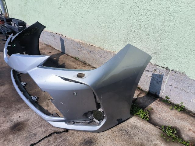 bontott TOYOTA COROLLA Első Lökhárító (Részeivel)