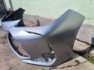 bontott TOYOTA COROLLA Első Lökhárító (Részeivel)