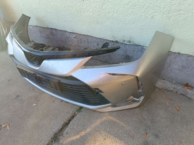 bontott TOYOTA COROLLA Első Lökhárító (Részeivel)