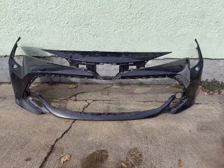 bontott TOYOTA COROLLA Első Lökhárító (Részeivel)