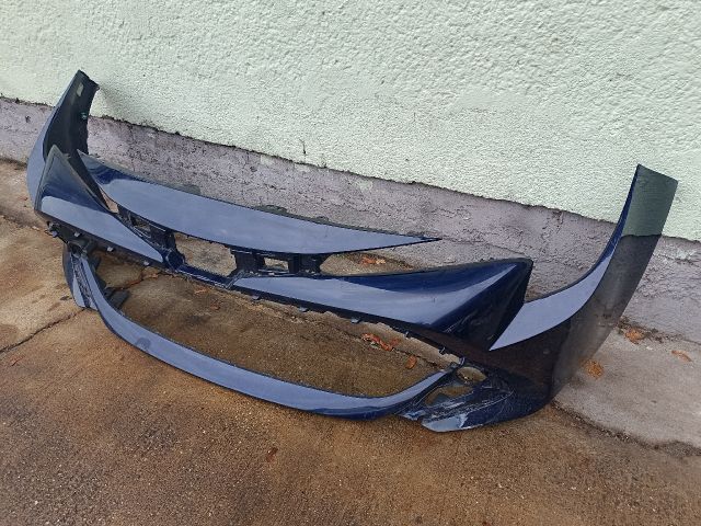 bontott TOYOTA COROLLA Első Lökhárító (Részeivel)