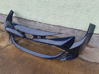 bontott TOYOTA COROLLA Első Lökhárító (Részeivel)