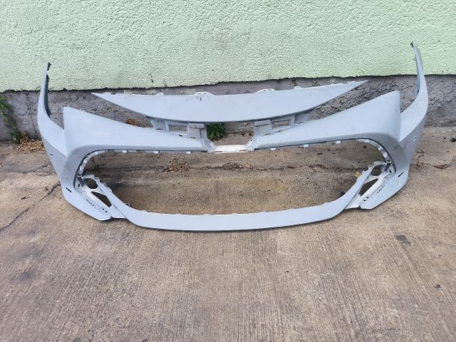 bontott TOYOTA COROLLA Első Lökhárító (Részeivel)
