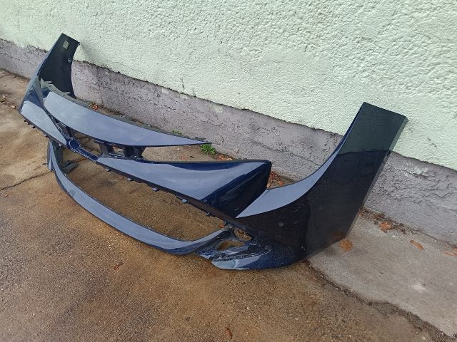 bontott TOYOTA COROLLA Első Lökhárító (Részeivel)