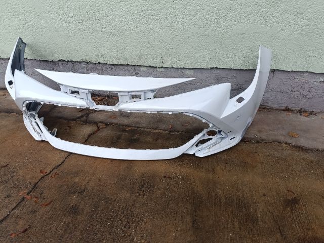 bontott TOYOTA COROLLA Első Lökhárító (Részeivel)