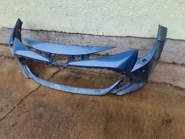 bontott TOYOTA COROLLA Első Lökhárító (Részeivel)