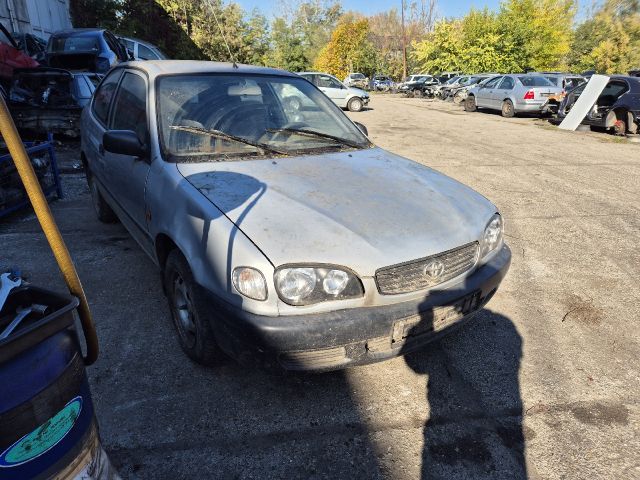 bontott TOYOTA COROLLA Első Lökhárító (Részeivel)