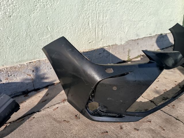 bontott TOYOTA COROLLA Első Lökhárító (Részeivel)