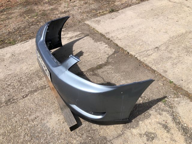 bontott TOYOTA COROLLA Első Lökhárító (Részeivel)