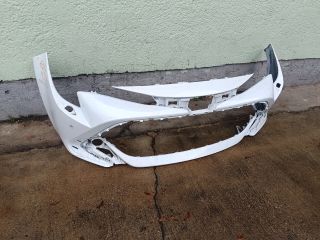 bontott TOYOTA COROLLA Első Lökhárító (Részeivel)